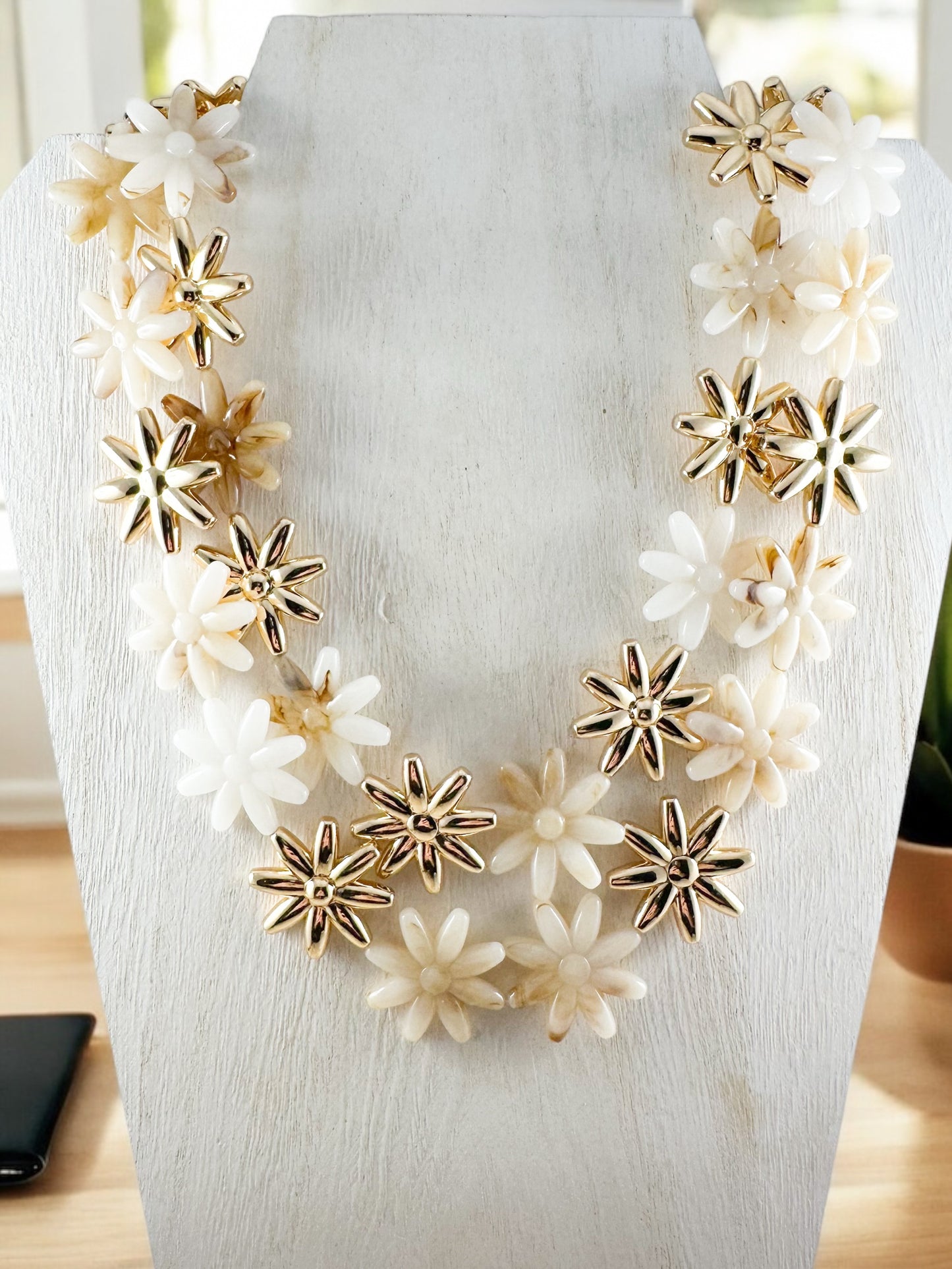 Daisy Crown Necklace