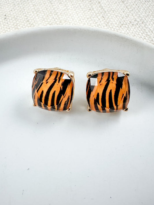 Clawmark Glimmer Studs