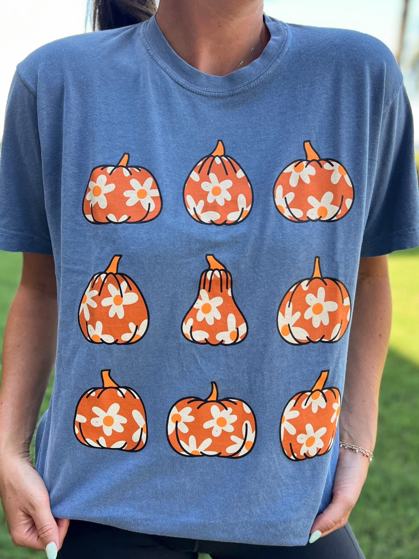 Pumpkins & Daisies Tee