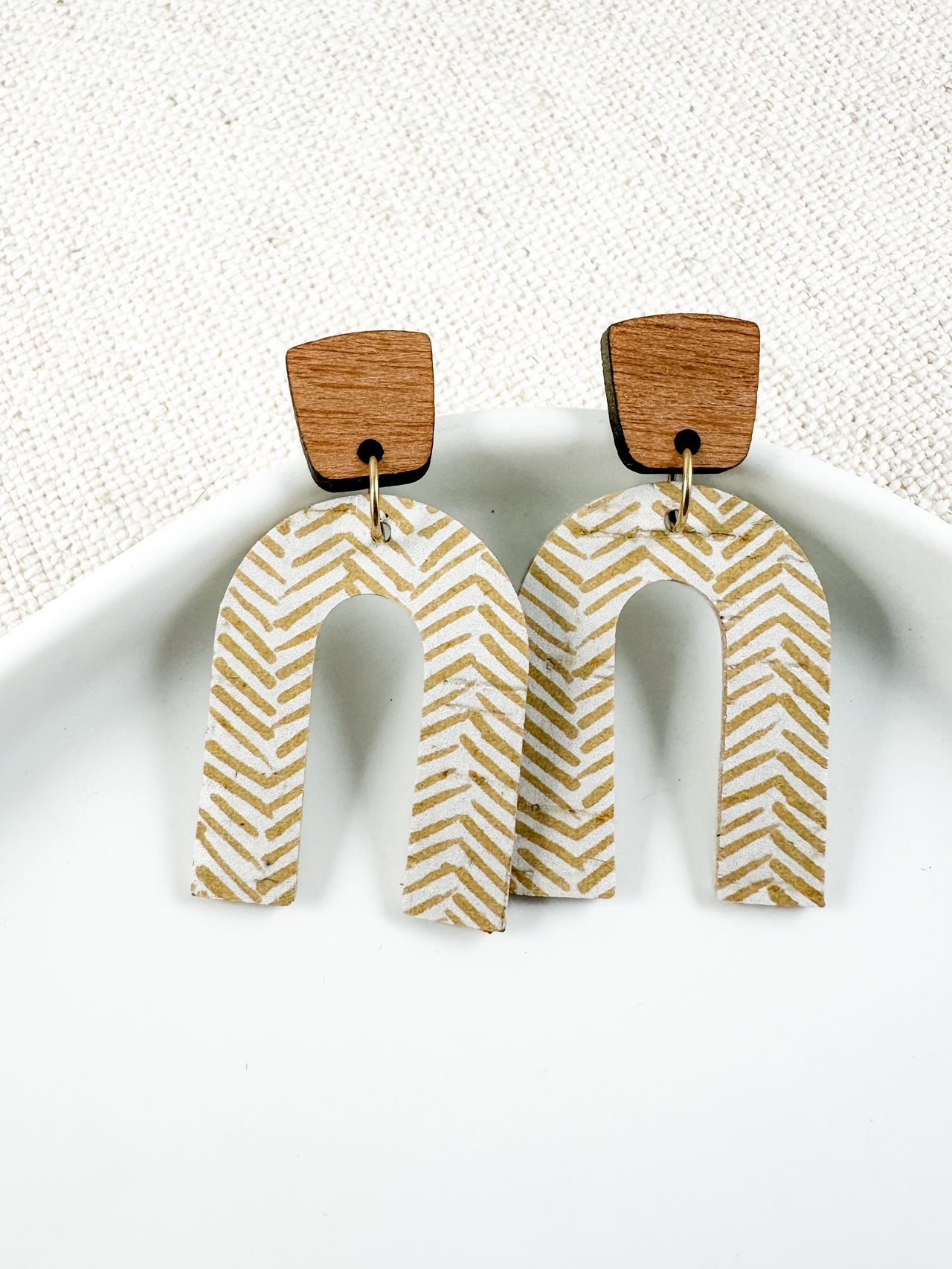 Natural Hatched Arch Earrings