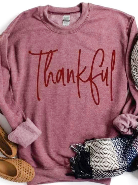Heather maroon Gildan sweatshirt with “Thankful” in deep red script, styled with fall accessories.