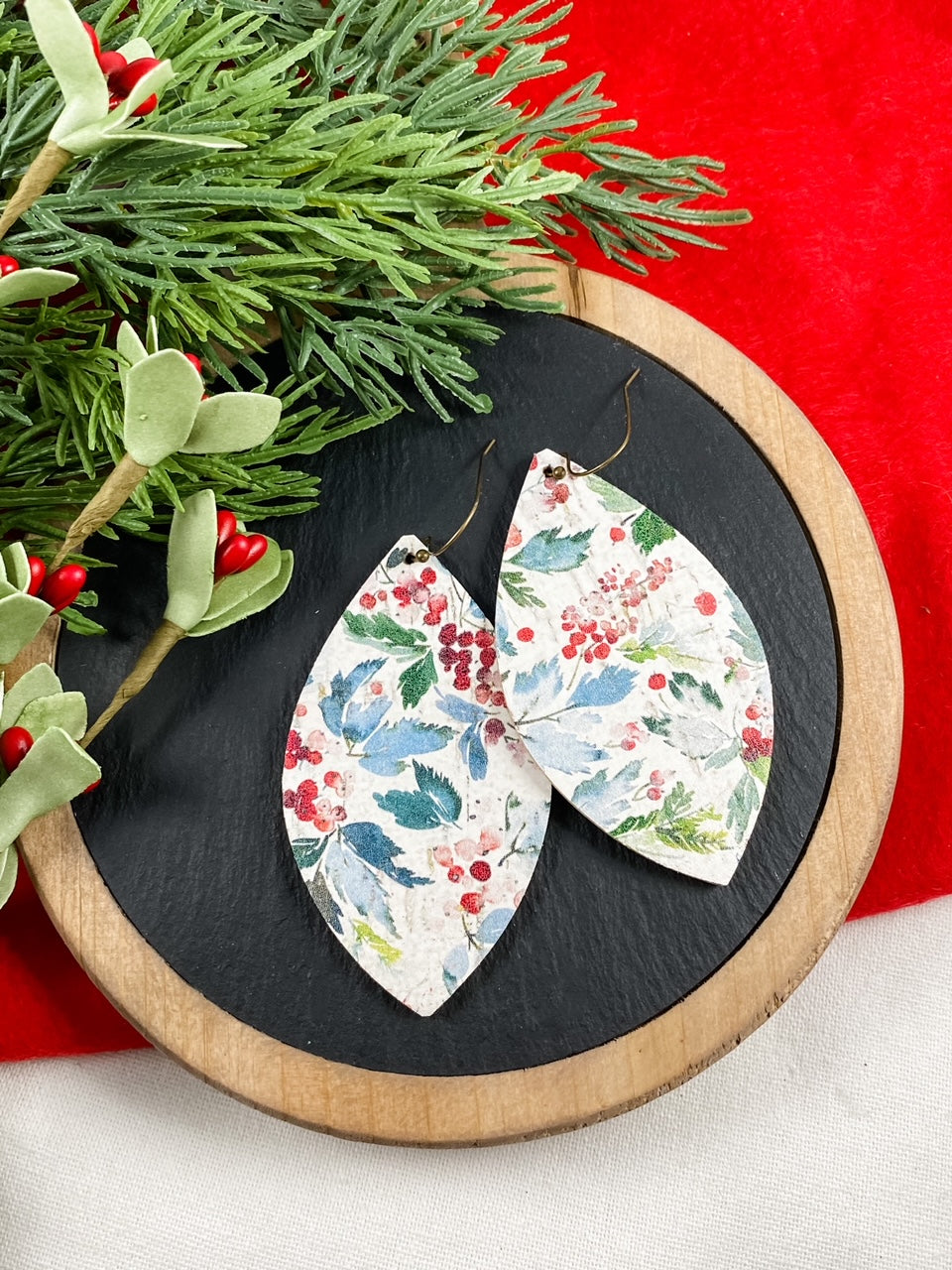 Christmas Holly Pointed Teardrops