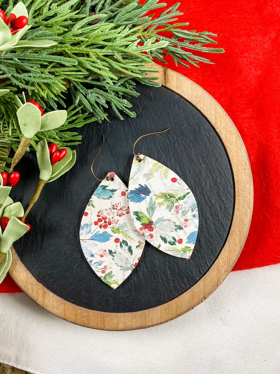 Christmas Holly Pointed Teardrops