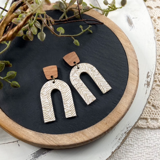 Natural Hatched Arch Earrings