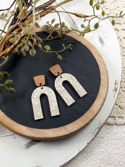 Natural Hatched Arch Earrings